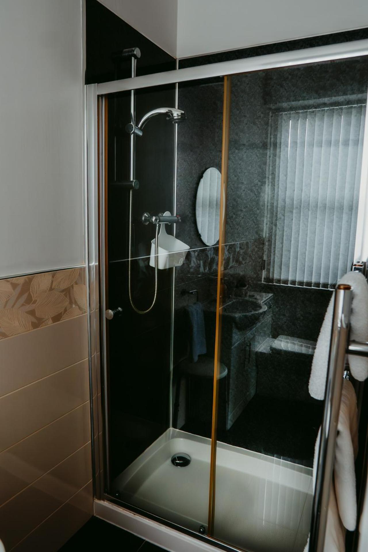 Dawn Break Guest House Ларгс Екстериор снимка